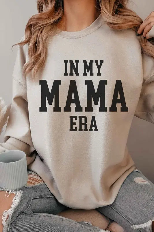 PLUS SIZE IN MY MAMA ERA GRAPHIC SWEATSHIRT ALPHIA