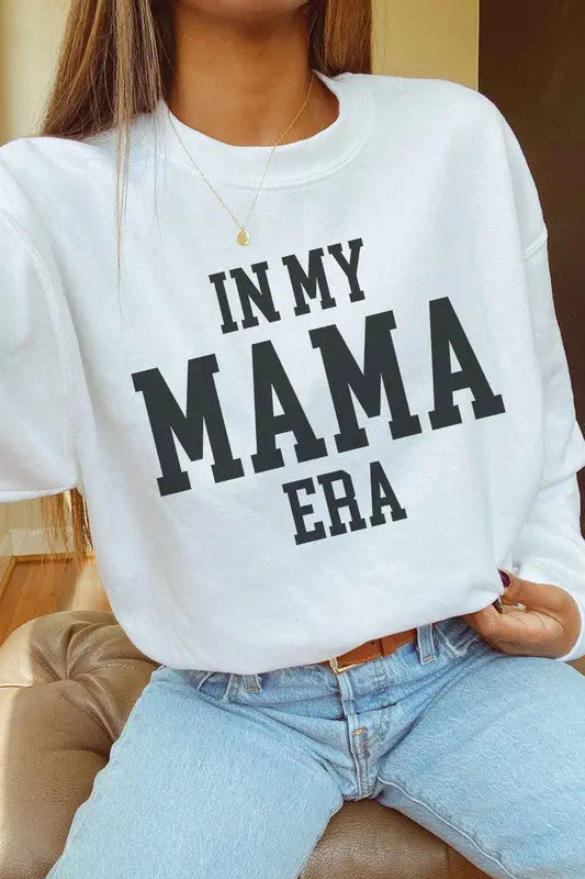 PLUS SIZE IN MY MAMA ERA GRAPHIC SWEATSHIRT ALPHIA