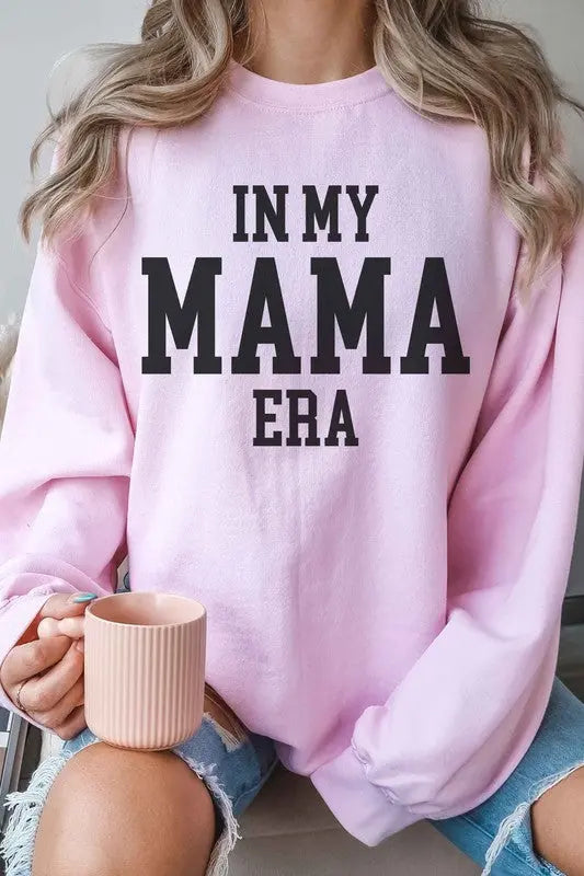 PLUS SIZE IN MY MAMA ERA GRAPHIC SWEATSHIRT ALPHIA